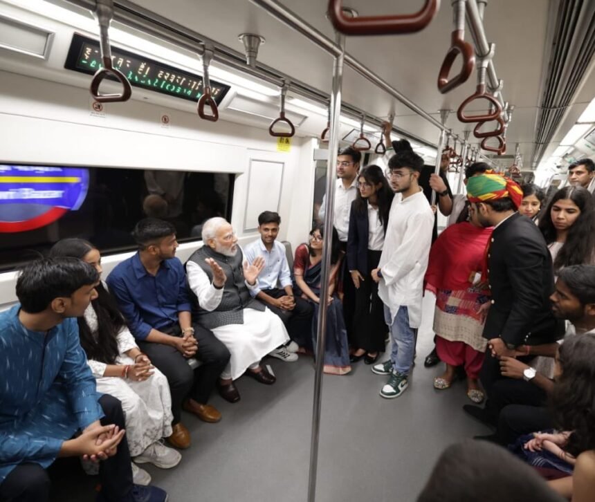पीएम मोदी मेट्रो से DU के शताब्दी वर्ष समारोह में पहुंचे; पैसेंजर्स से भी हुए रूबरू- Panchayat Times