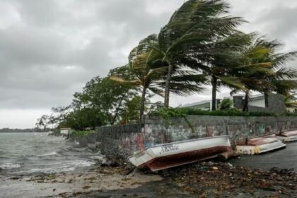 आज गुजरात तट से टकराएगा चक्रवाती तूफान बिपरजॉय, 76 ट्रेनें रद्द, 74 हजार से ज्यादा लोग किए गए शिफ्ट- Panchayat Times