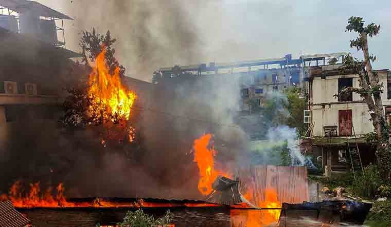 मणिपुर में सुरक्षाबलों और भीड़ के बीच झड़प में दो घायल, BJP नेताओं के घर जलाने की कोशिश- Panchayat Times