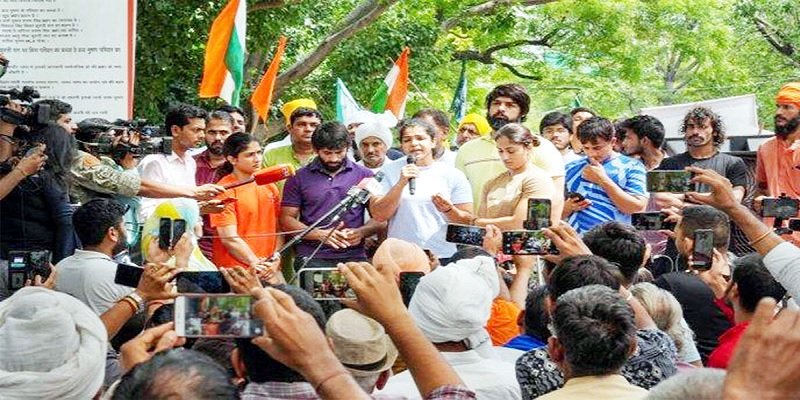 पहलवान साक्षी मलिक, विनेश फोगाट और बजरंग पूनिया रेलवे की ड्यूटी पर लौटे, बोले- संघर्ष जारी रहेगा- Panchayat Times