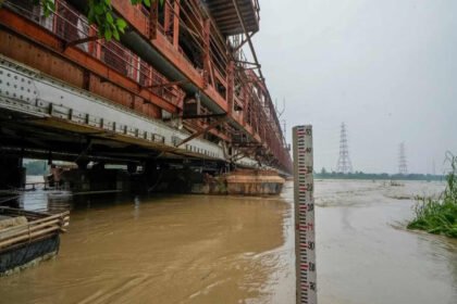 यमुना का जलस्तर खतरे के निशान से ऊपर आया, दिल्ली में फिर बढ़ा बाढ़ का खतरा- Panchayat Times