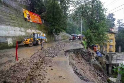 हिमाचल में 566 सड़कें अभी भी ठप, दो दिन भारी बारिश का अलर्ट- Panchayat Times