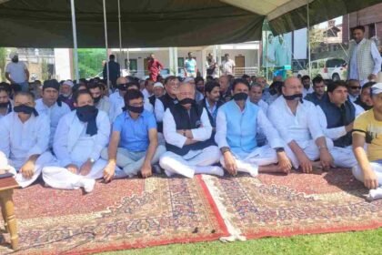 राहुल गांधी के समर्थन में आज देशभर में कांग्रेस का ‘मौन सत्याग्रह’, केंद्र सरकार पर साधा निशाना- Panchayat Times