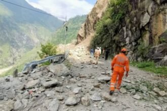 हिमाचल: लगातार चट्टानें गिरने से सहमी जनता; यूं ही चलता रहा तो पहाड़ तले दब जाएगा पूरा गांव- Panchayat Times