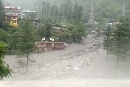 कुल्लू में फिर तबाही की बारिश; काइस गांव में बादल फटने से कई गाड़िया बहीं, ऑरेंज अलर्ट जारी- Panchayat Times