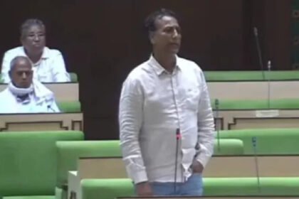 विधानसभा में अपनी ही सरकार को घेरने वाले मंत्री राजेंद्र गुढ़ा को CM गहलोत ने किया बर्खास्त- Panchayat Times