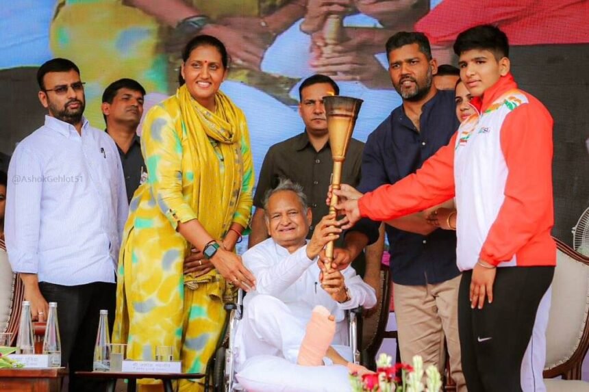 राजीव गांधी ग्रामीण एवं शहरी ओलंपिक 2023 का सीएम गहलोत ने किया शुभारंभ; गहलोत के टॉस के बाद मंत्रियों ने जमकर खेली कबड्‌डी- Panchayat Times