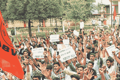 राजस्थान: छात्रसंघ चुनाव पर रोक के विरोध में स्टूडेंट्स का प्रदर्शन- Panchayat Times