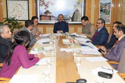 सीएम सुक्खू ने की समीक्षा बैठक, जनहित के कामों को वक्त पर पूरा करने के दिए निर्देश- Panchayat Times