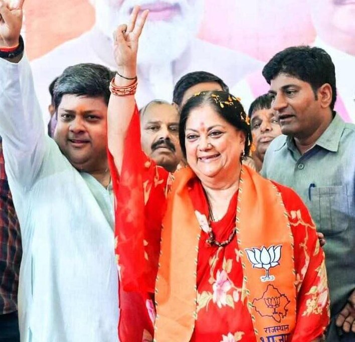 वसुंधरा राजे ने झालरापाटन से भरा नामांकन, बोलीं- 'मैं कहीं नहीं जा रही, रिटायरमेंट की अटकलों को किया खारिज- Panchayat Times