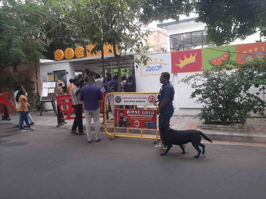 बेंगलूरू के 44 स्कूलों को ईमेल के जरिए बम से उड़ाने की धमकी मिली; पुलिस ने सभी परिसर खाली कराए- Panchayat Times
