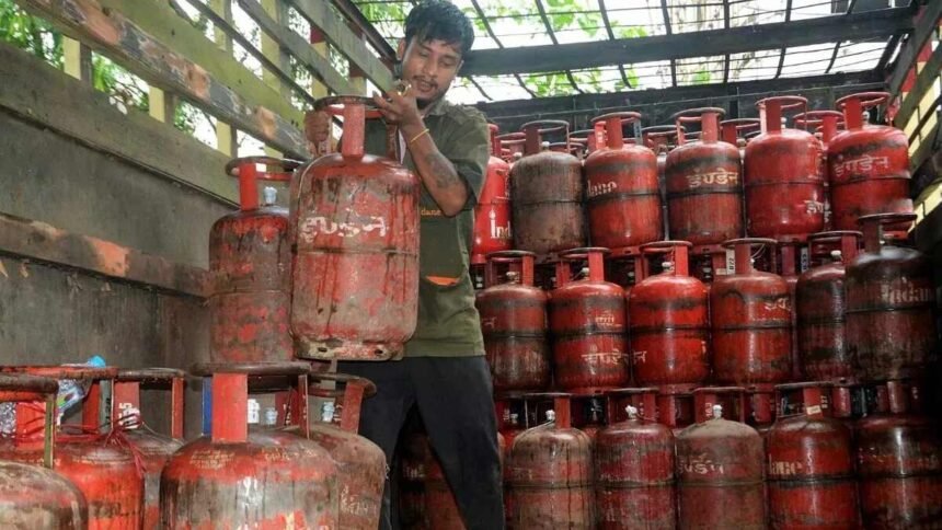 LPG Price Reduced: नए साल से पहले देशभर में कम हुए LPG सिलेंडर के दाम- Panchayat Times