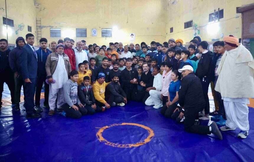 कुश्ती के अखाड़े में कूदे राहुल गांधी, WFI विवाद के बीच बजरंग पूनिया समेत अन्य पहलवानों से की मुलाकात- Panchayat Times