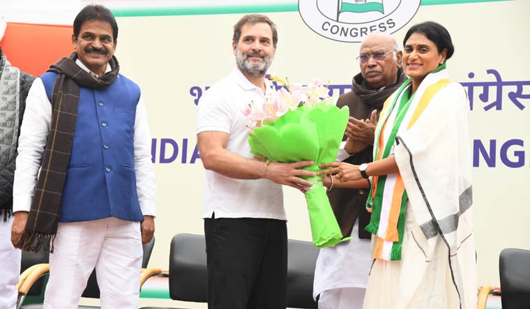 YSR तेलंगाना का कांग्रेस में विलय, जगन मोहन रेड्डी की बहन वाईएस शर्मिला ने थामा कांग्रेस पार्टी का दामन- Panchayat Times