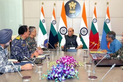 India Pakistan Conflict : रक्षा मंत्री राजनाथ सिंह ने CDS और तीनों सेना प्रमुखों के साथ बैठक की - Panchayat Times